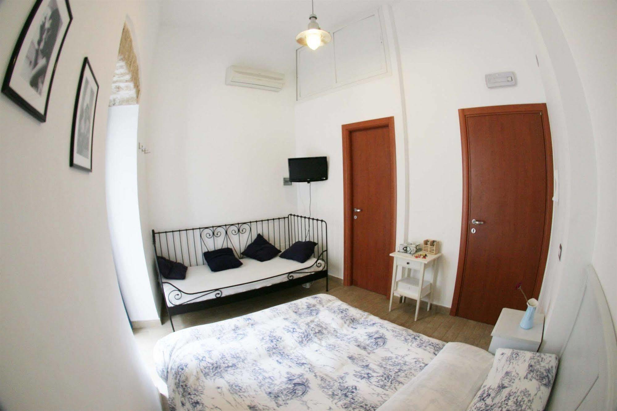 Gasthof Saint Nicholas Plaza Bari